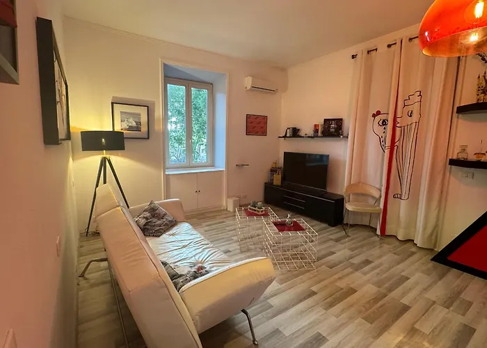 Dora Apartment Rom